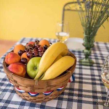 1 Vrbnik (Primorje-Gorski Kotar)