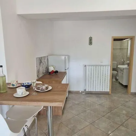1 Apartment Vrbnik (Primorje-Gorski Kotar)